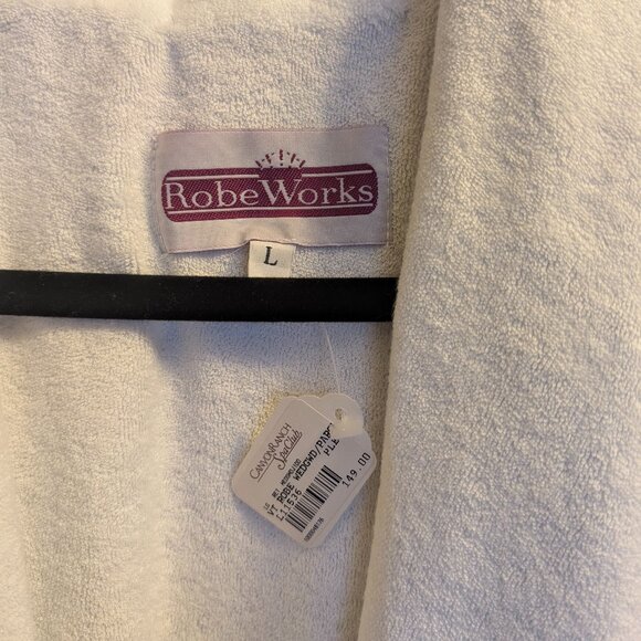 Canyon Ranch Spa Robe – Venetian Hotel Luxury Edition - Picture 2 of 3